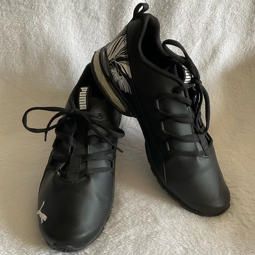 NIB sz 7 women's Puma Black Athletic Sneakers Riaze Prowl Palm black white $80!